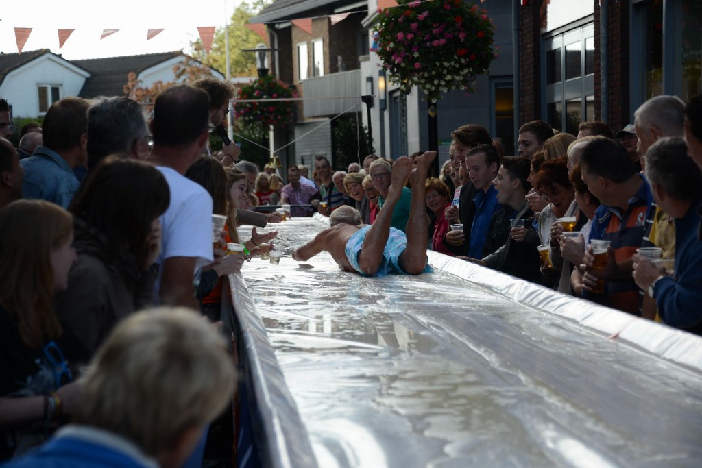 ../Images/Donderdag kermis 077.jpg